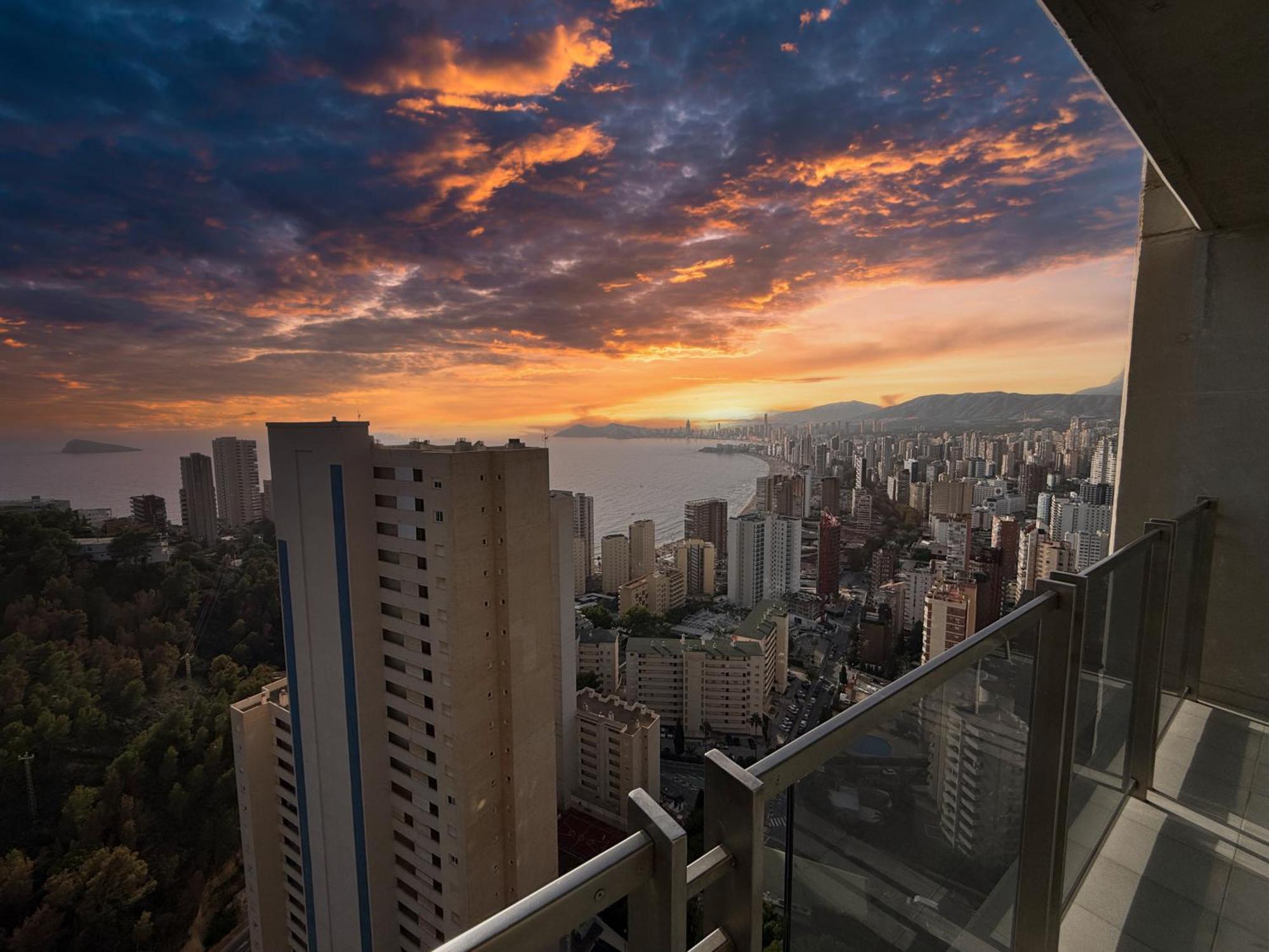 Beautiful Apartment Near Beach With Panoramic Sea-View Benidorm Eksteriør billede